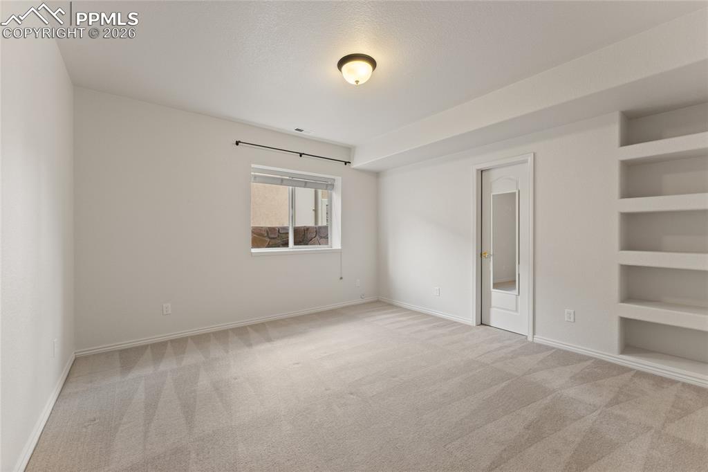 Image 37 of 50: Bedroom