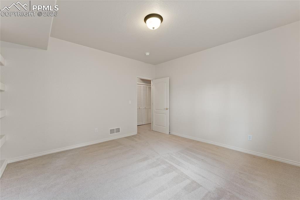 Image 38 of 50: Bedroom