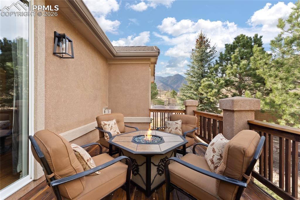 Image 43 of 50: Deck