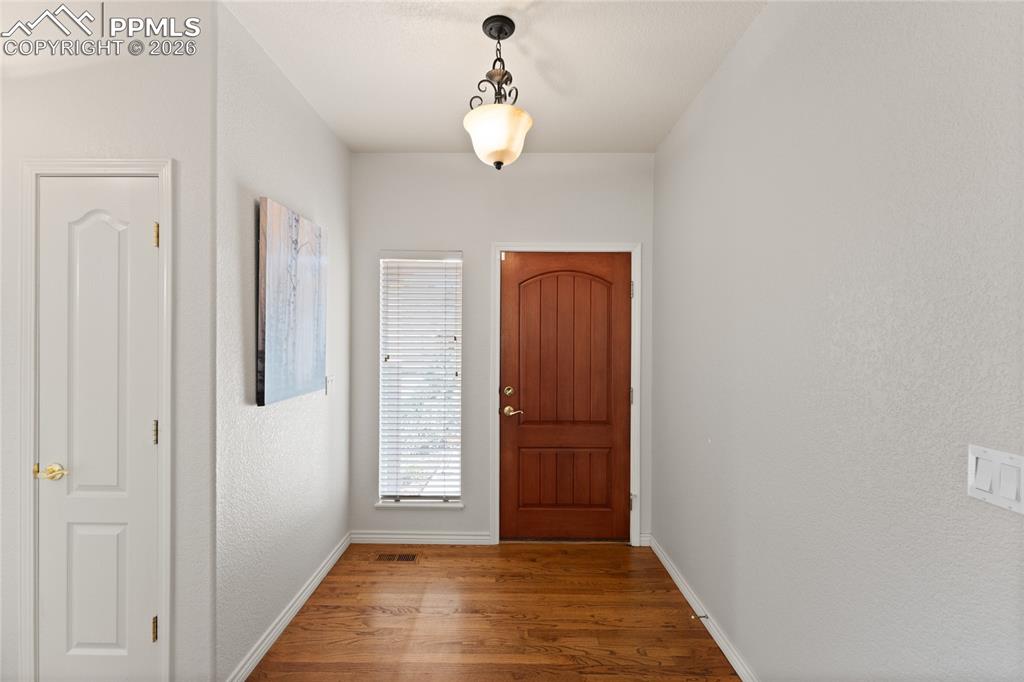 Image 6 of 50: Entry