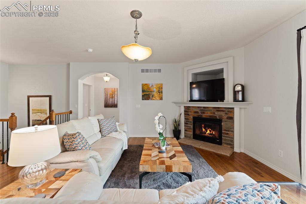 Image 9 of 50: Living Room