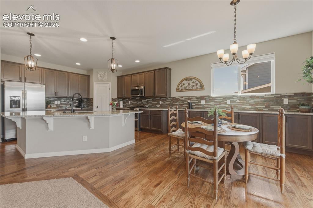 Image 11 of 42: Dining Area