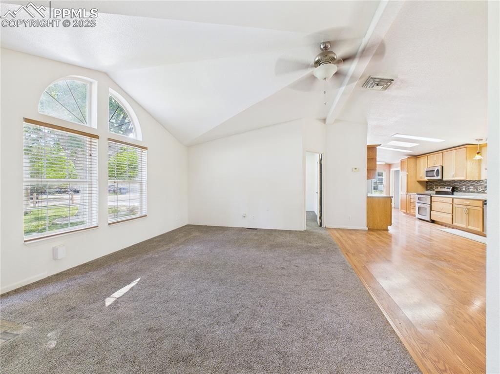 Image 22 of 50: Living Room