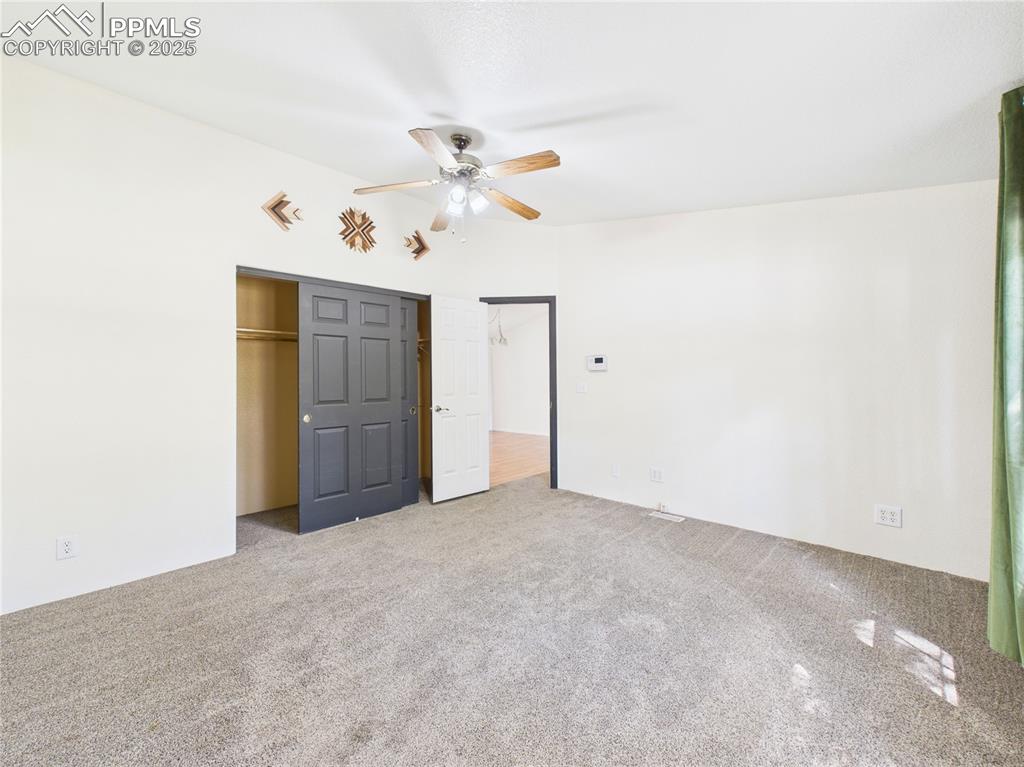 Image 24 of 50: Bedroom