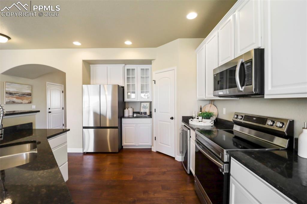 Image 11 of 42: Kitchen