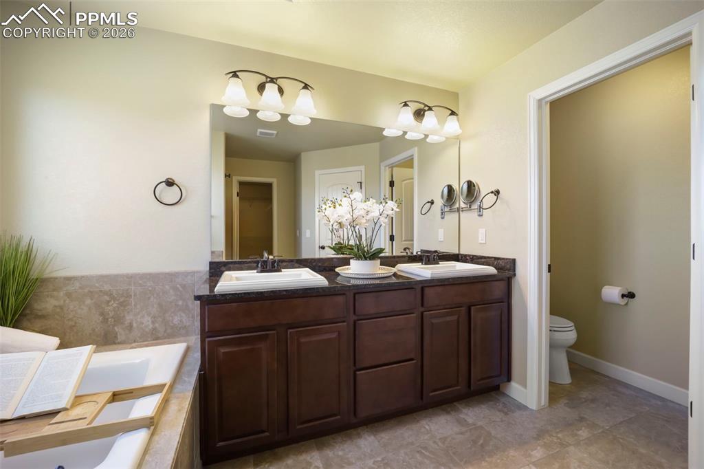 Image 18 of 42: Bathroom