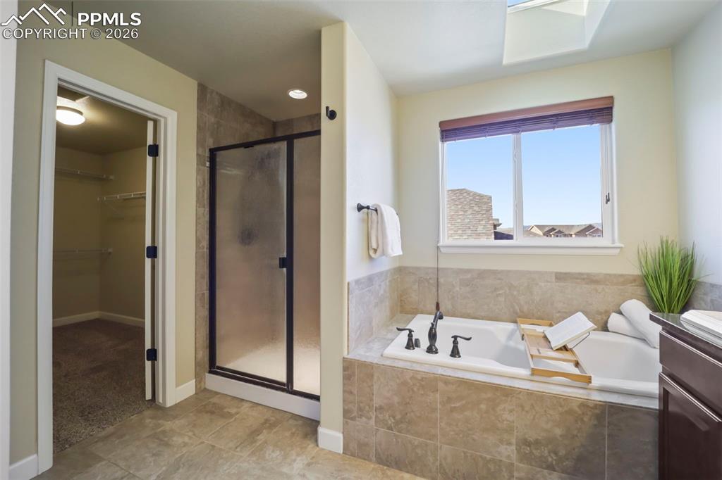 Image 19 of 42: Bathroom