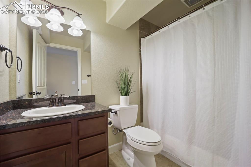 Image 28 of 42: Bathroom