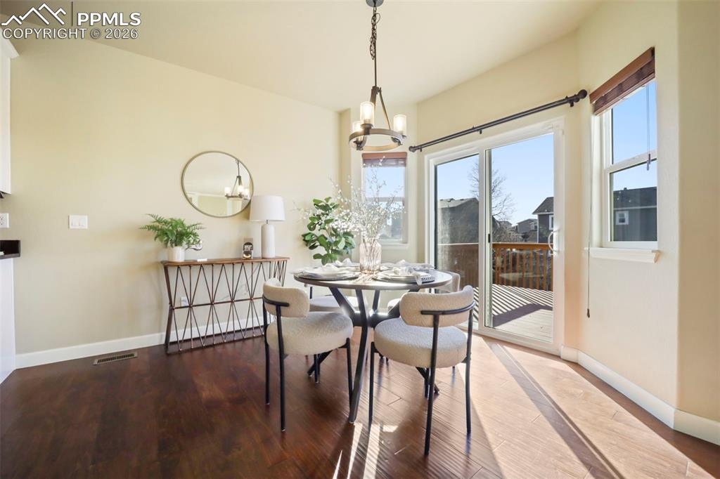 Image 9 of 42: Dining Area