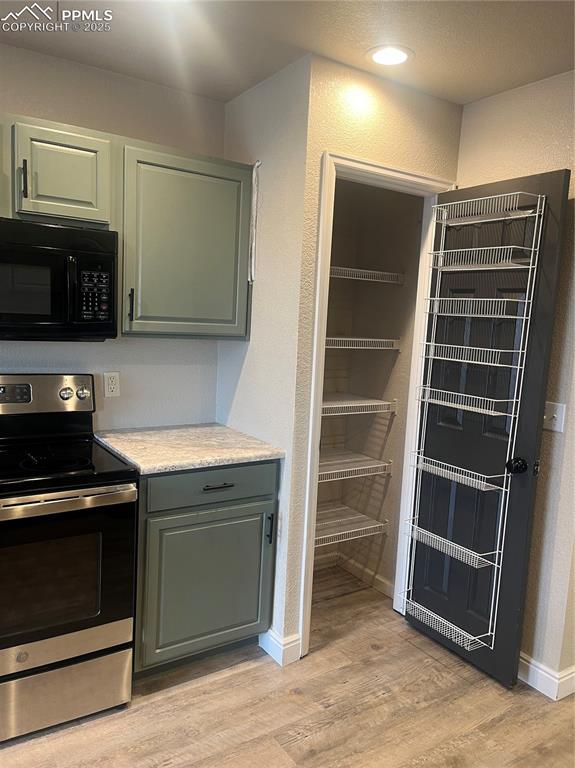 Image 17 of 26: Pantry