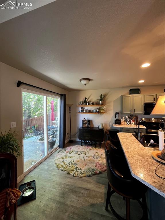 Image 22 of 26: Dining Area