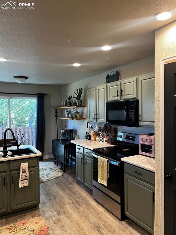 Image 23 of 26: Kitchen