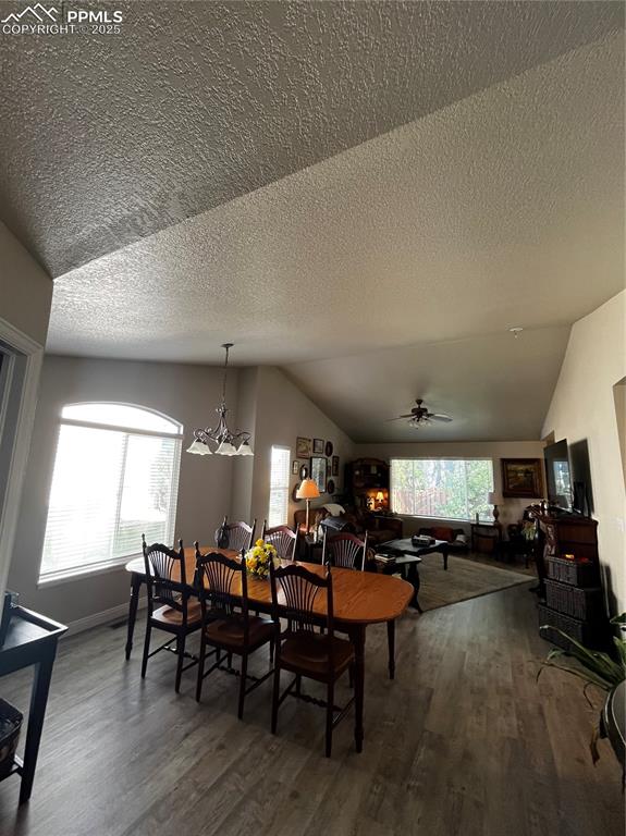 Image 7 of 26: Dining Area