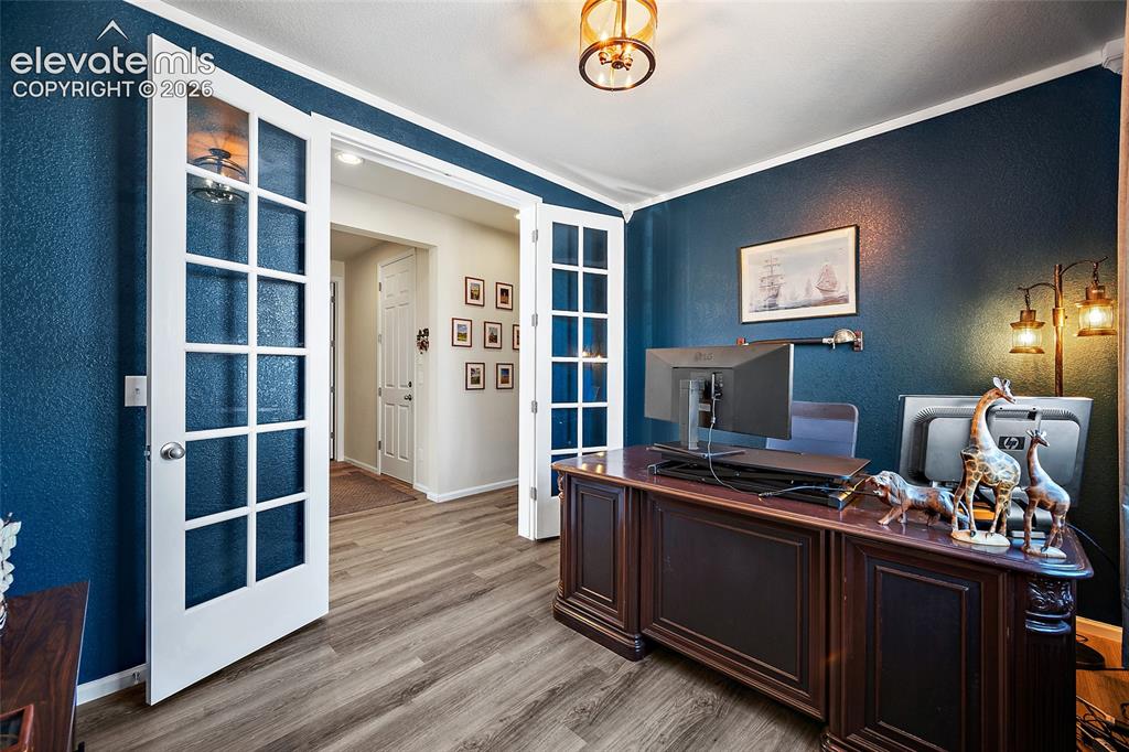 Image 10 of 32: Office
