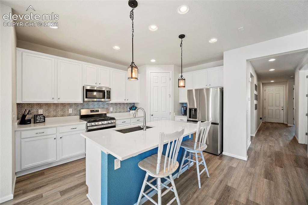 Image 19 of 32: Kitchen