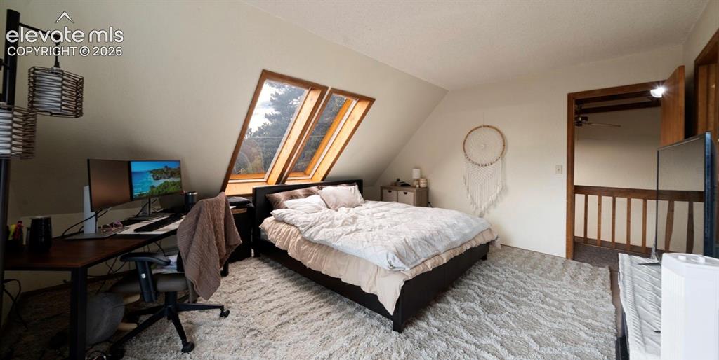 Image 18 of 36: Bedroom