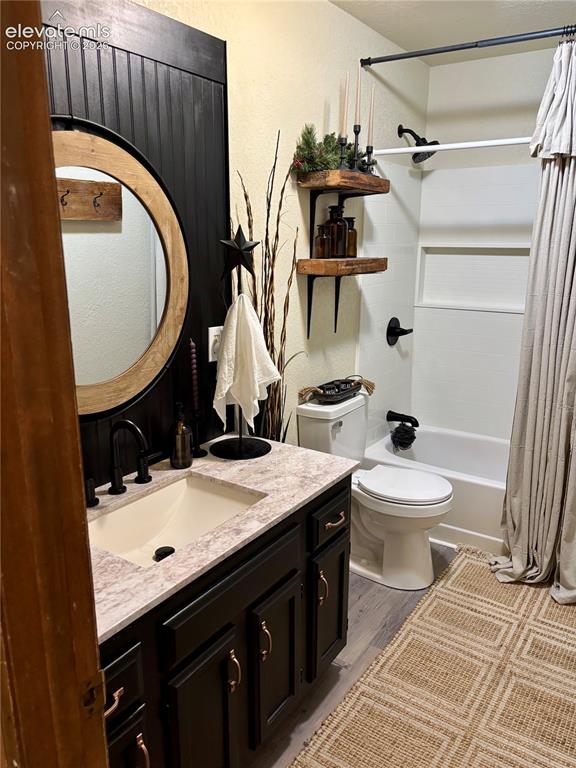 Image 25 of 36: Bathroom