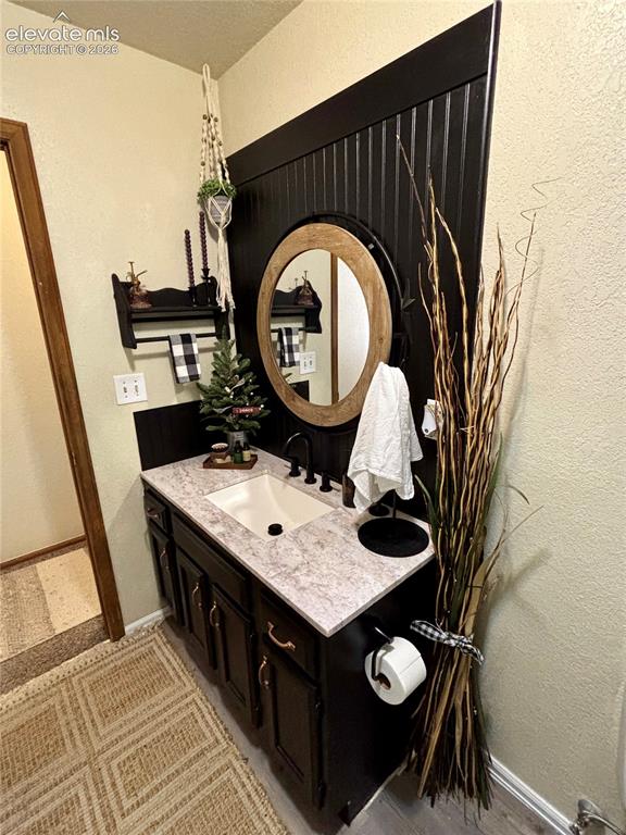 Image 26 of 36: Bathroom