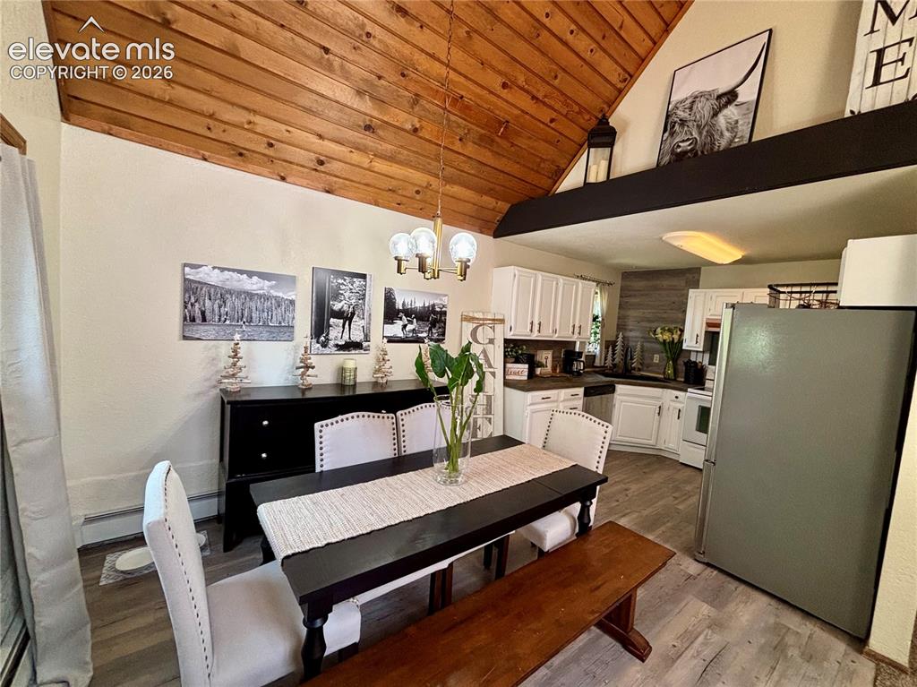 Image 8 of 36: Dining Area
