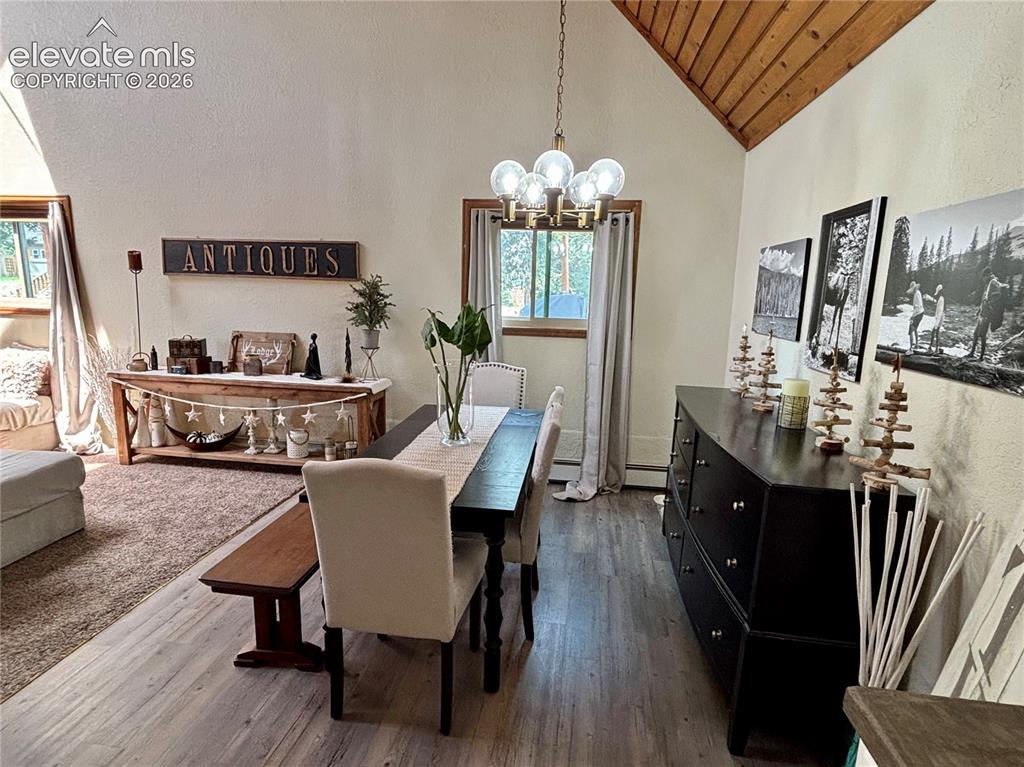 Image 9 of 36: Dining Area