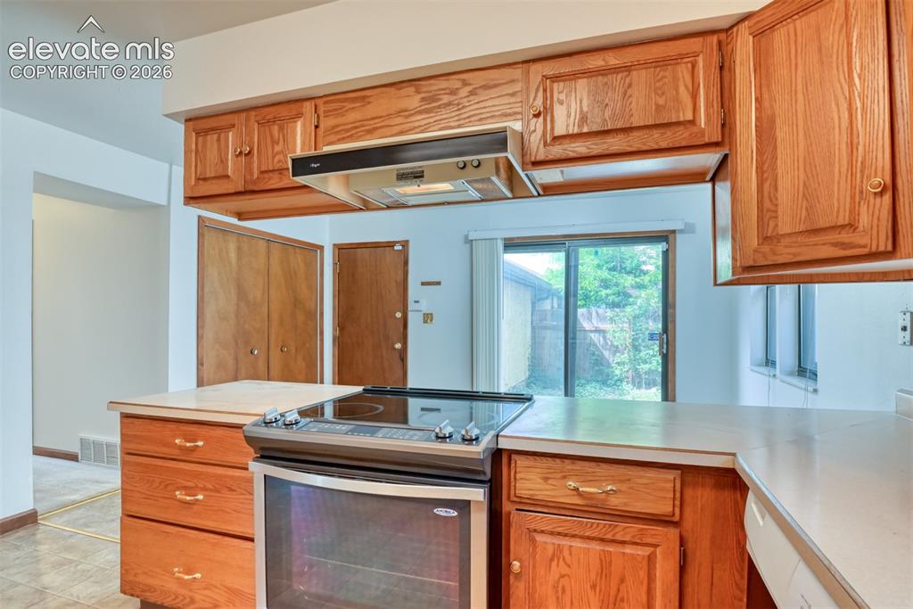 Image 13 of 38: Kitchen