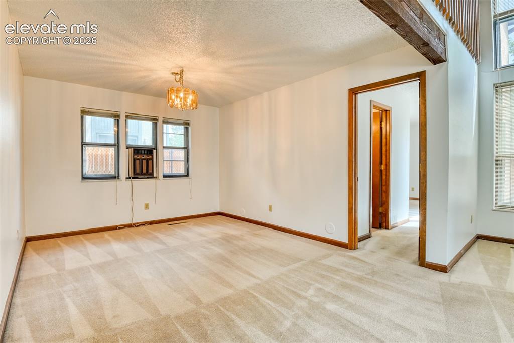 Image 9 of 38: Dining Room
