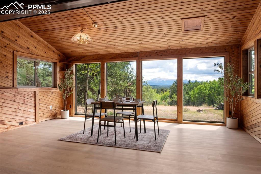 Image 10 of 42: Sun Room