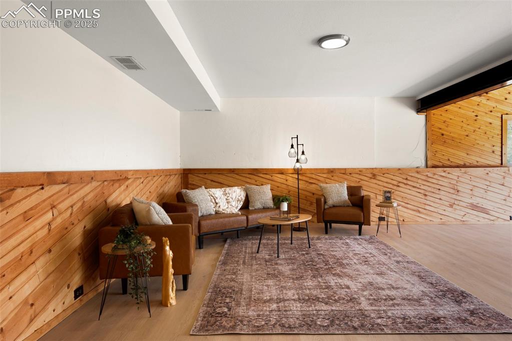 Image 10 of 41: Sitting Room
