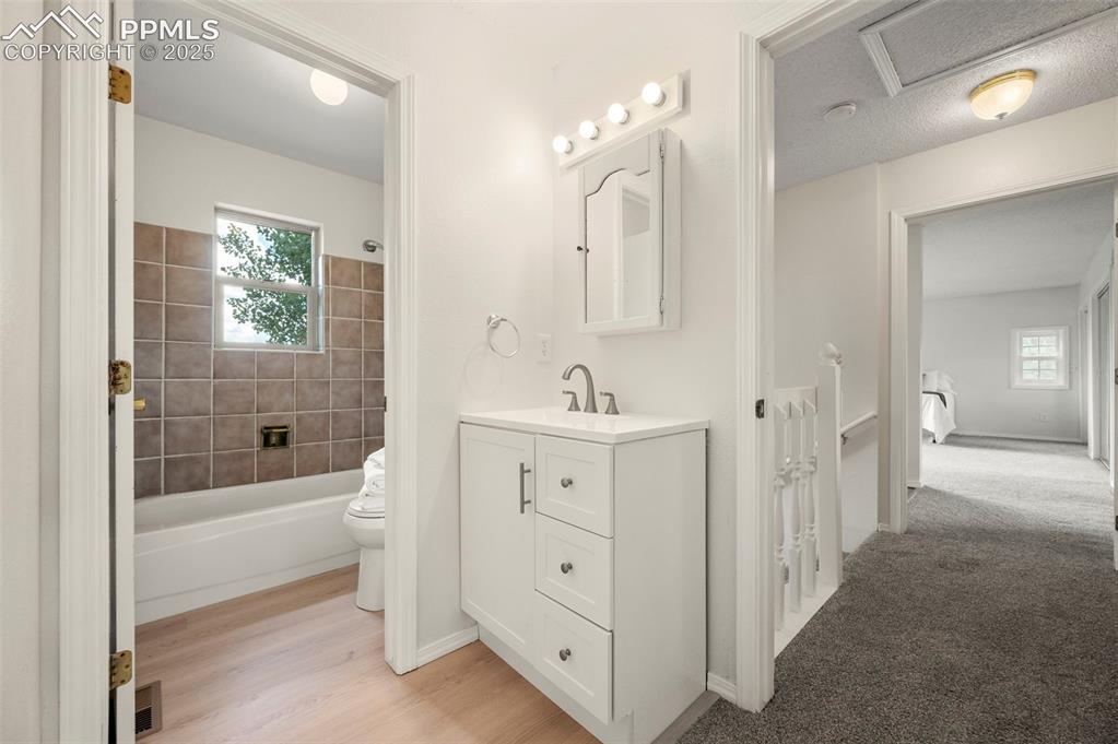 Image 22 of 41: Bathroom