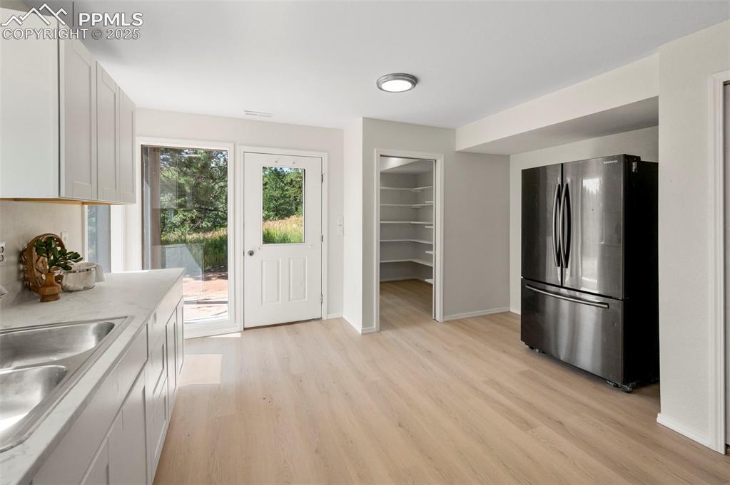 Image 8 of 41: Kitchen