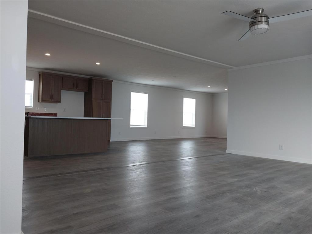 Image 9 of 25: Living Room