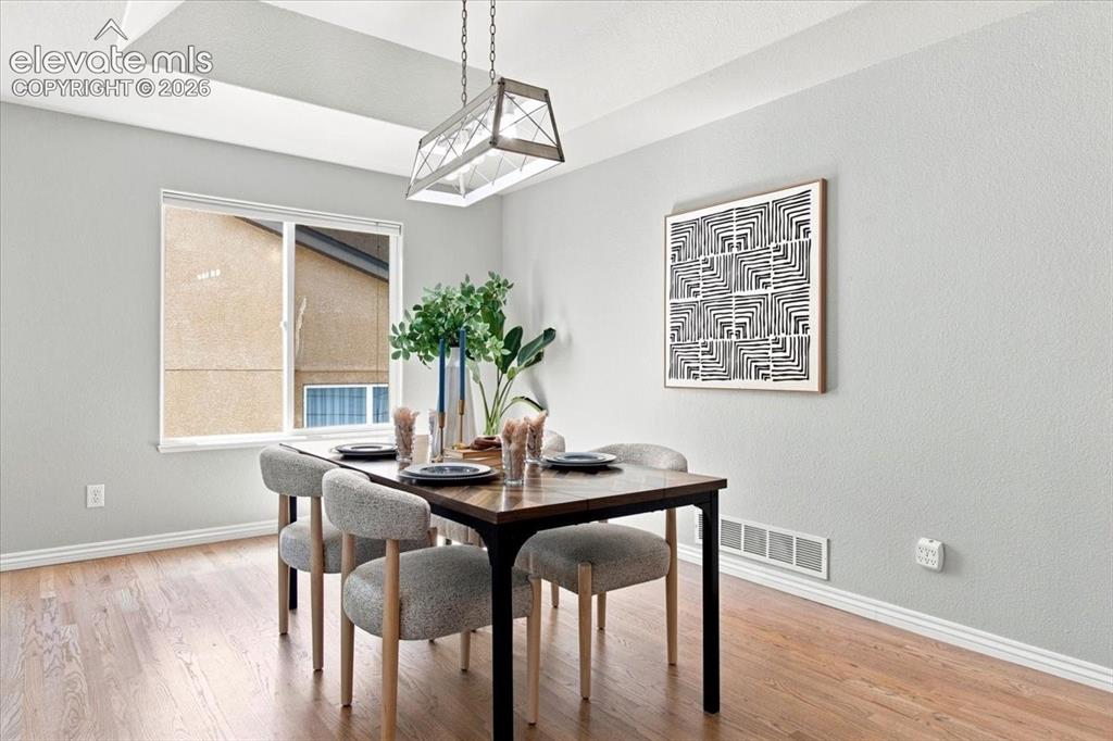 Image 13 of 46: Dining Area