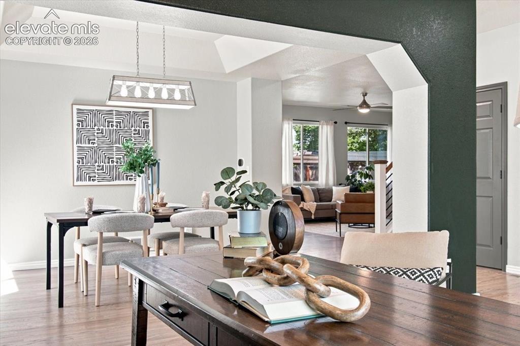 Image 16 of 46: Dining Area