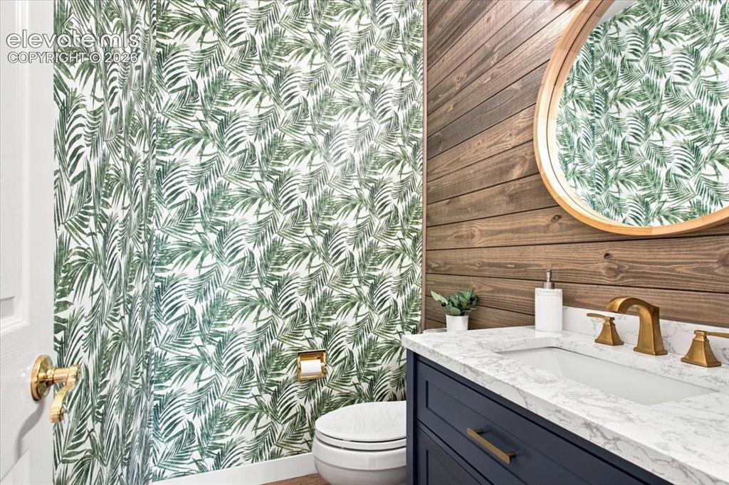 Image 17 of 46: Bathroom