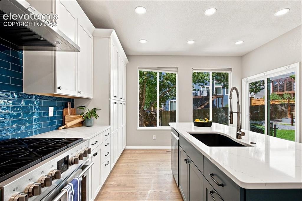 Image 6 of 46: Kitchen