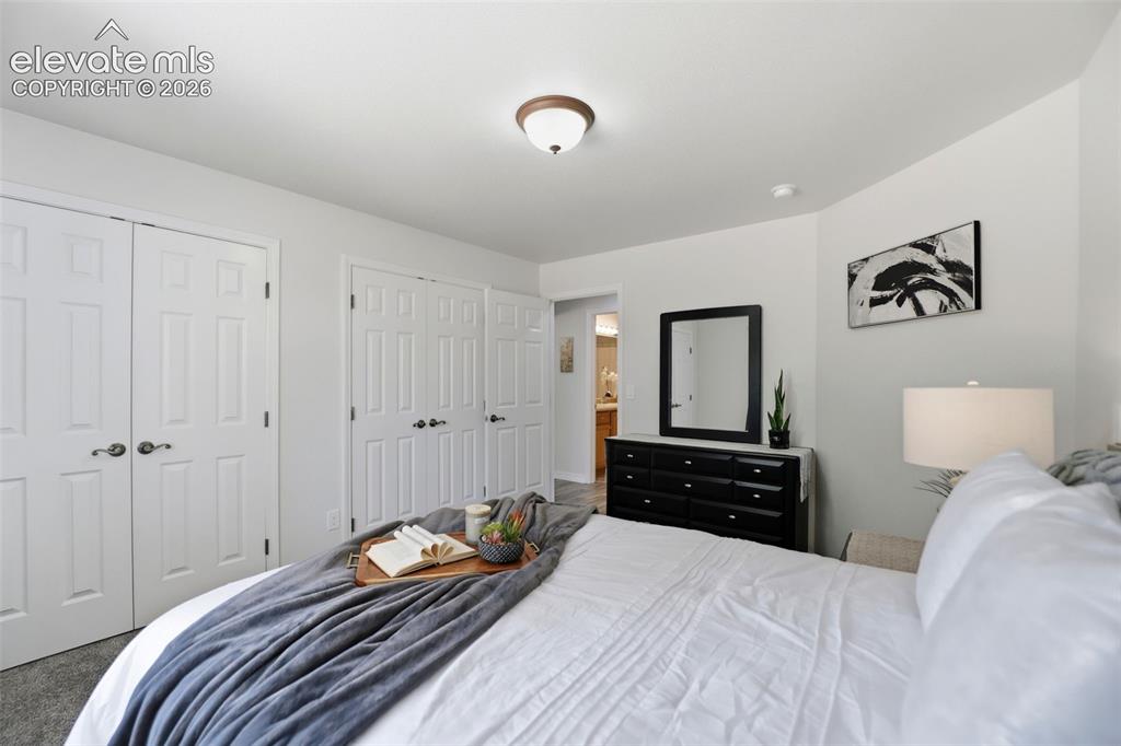 Image 16 of 25: Bedroom