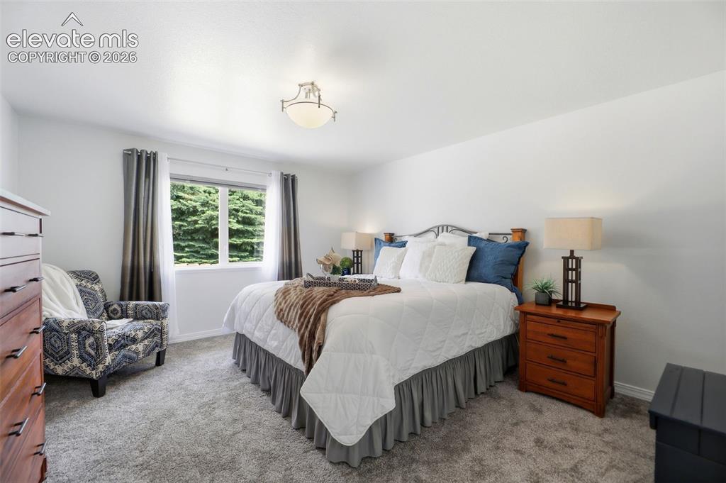 Image 18 of 25: Master Bedroom