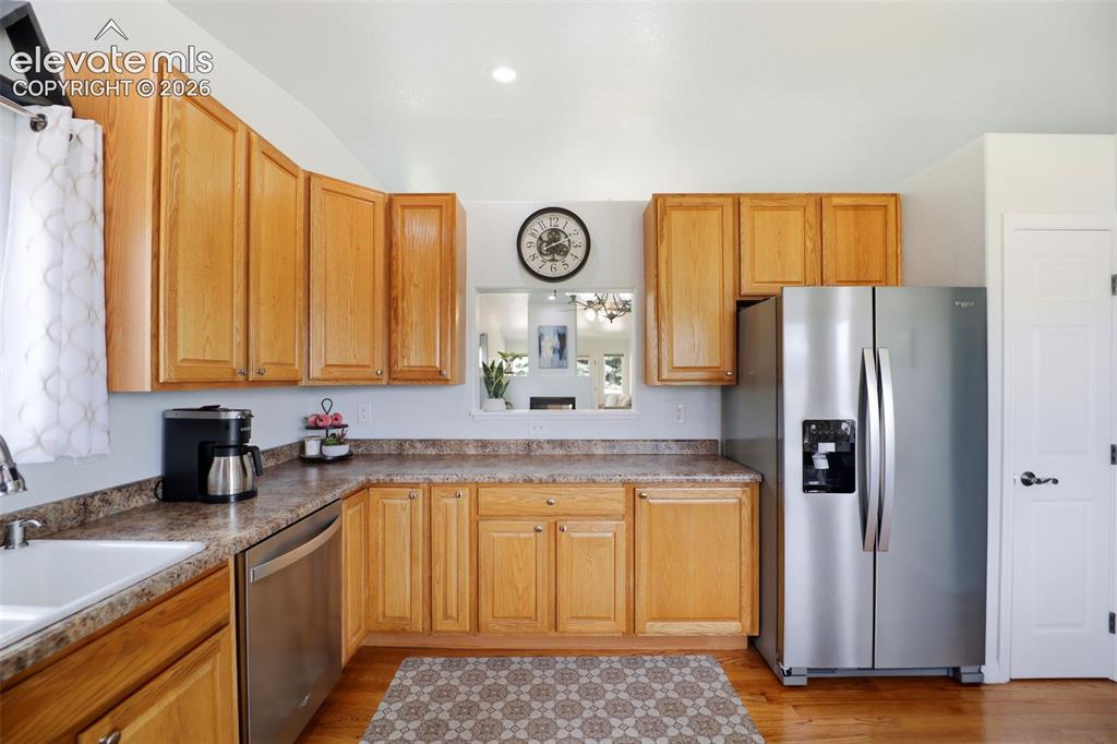 Image 5 of 25: Kitchen