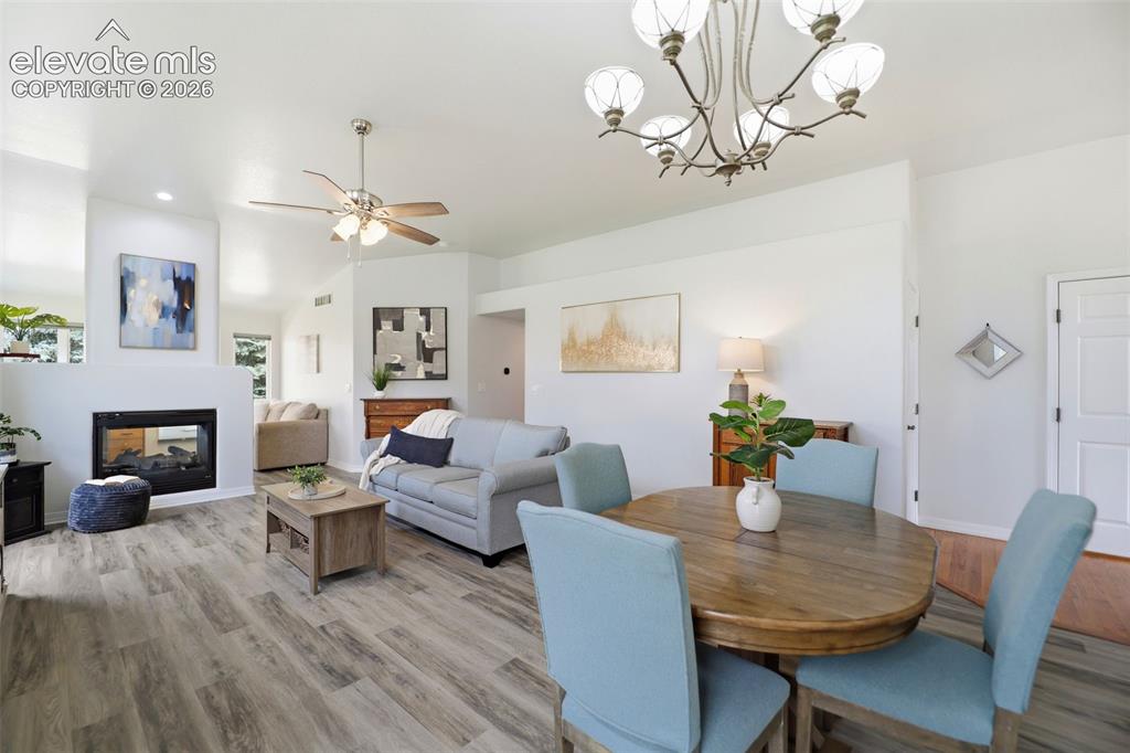 Image 7 of 25: Dining Area