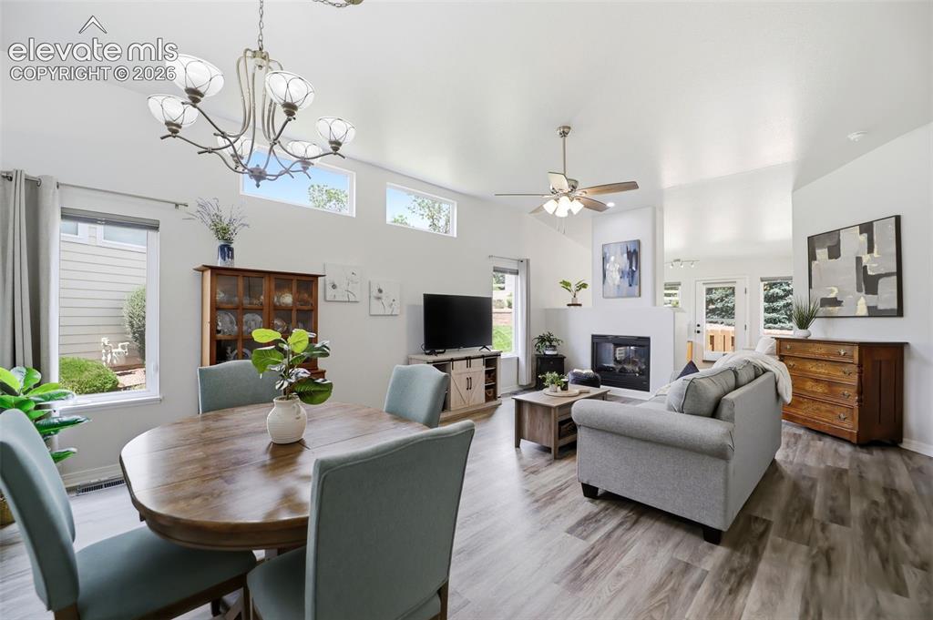 Image 8 of 25: Dining Area