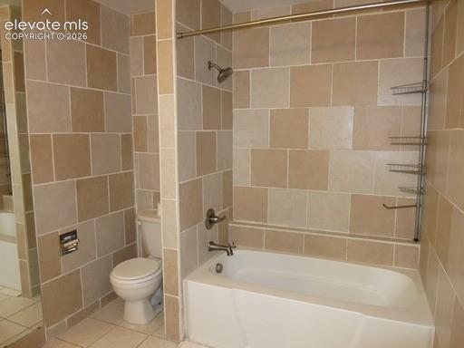 Image 11 of 15: Bathroom
