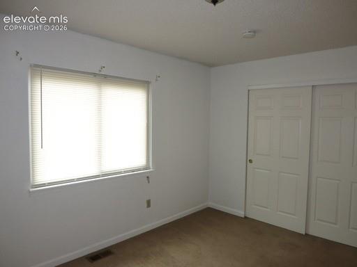 Image 13 of 15: Bedroom