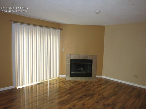 Image 3 of 15: Living Room