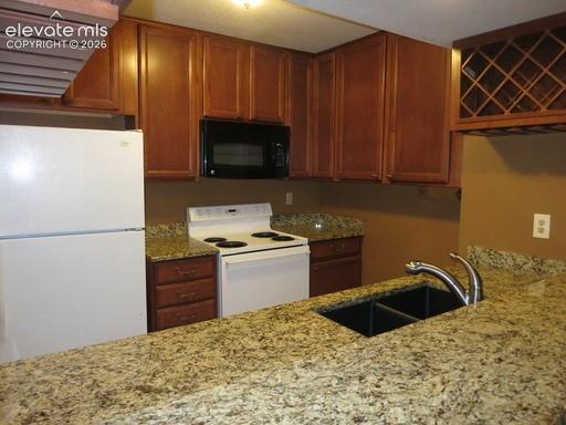 Image 6 of 15: Kitchen