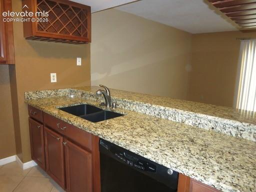 Image 7 of 15: Kitchen