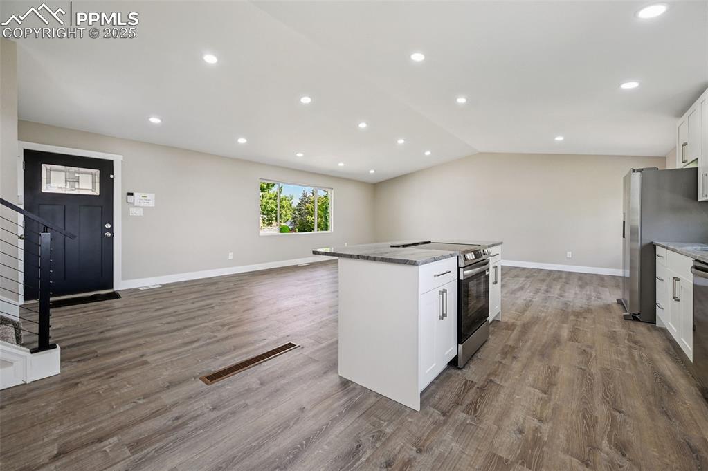 Image 11 of 45: Kitchen