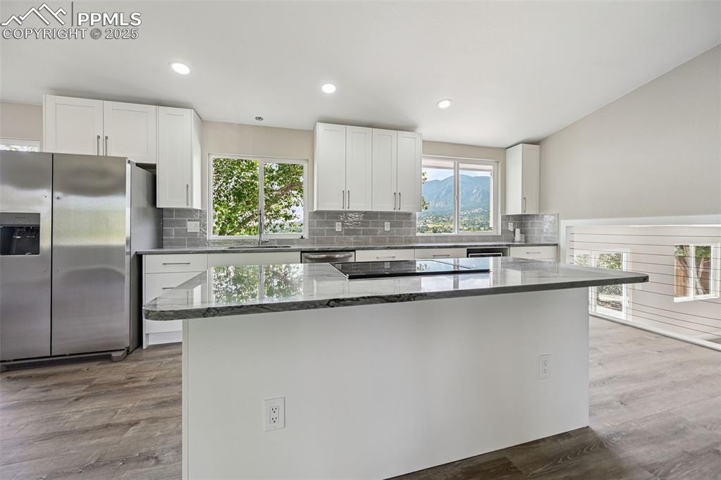 Image 4 of 45: Kitchen island