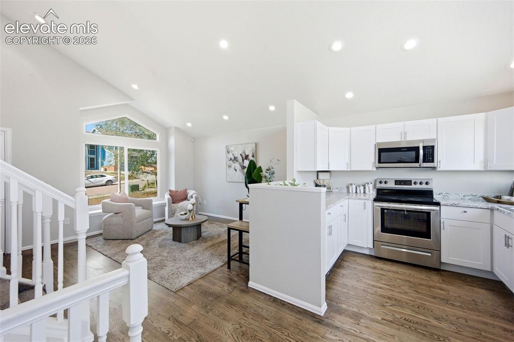 Image 14 of 42: Kitchen