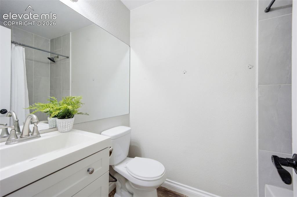 Image 15 of 42: Bathroom
