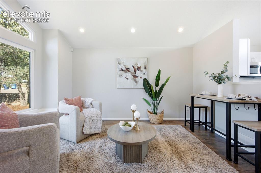Image 4 of 42: Sitting Room